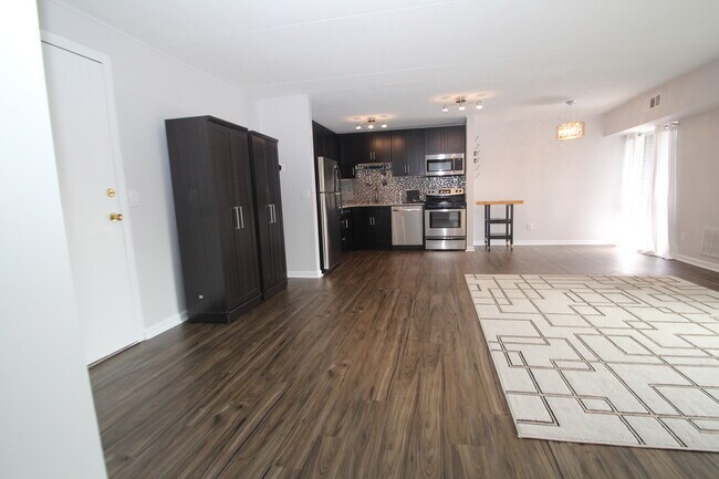 Building Photo - 1401 Charlemagne Cir