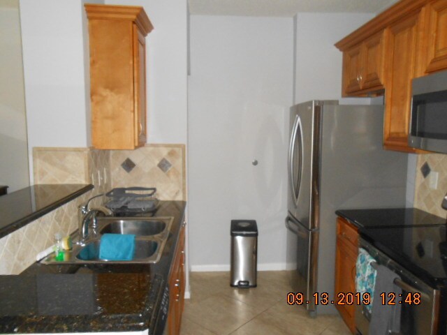 Building Photo - 720 S Sapodilla Ave