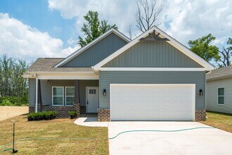 Building Photo - Welcome Home! Stylish 3BR/2BA with All the...