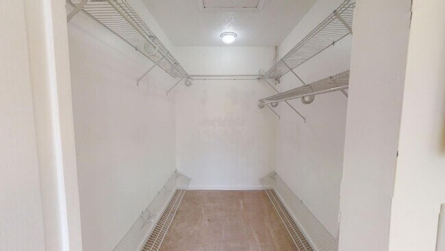 Building Photo - Beautiful 3 bedroom, 2 bathroom, house .