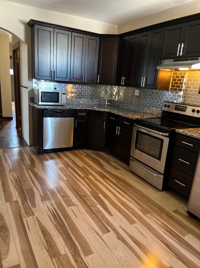 Kitchen - 4915 Loughborough Ave