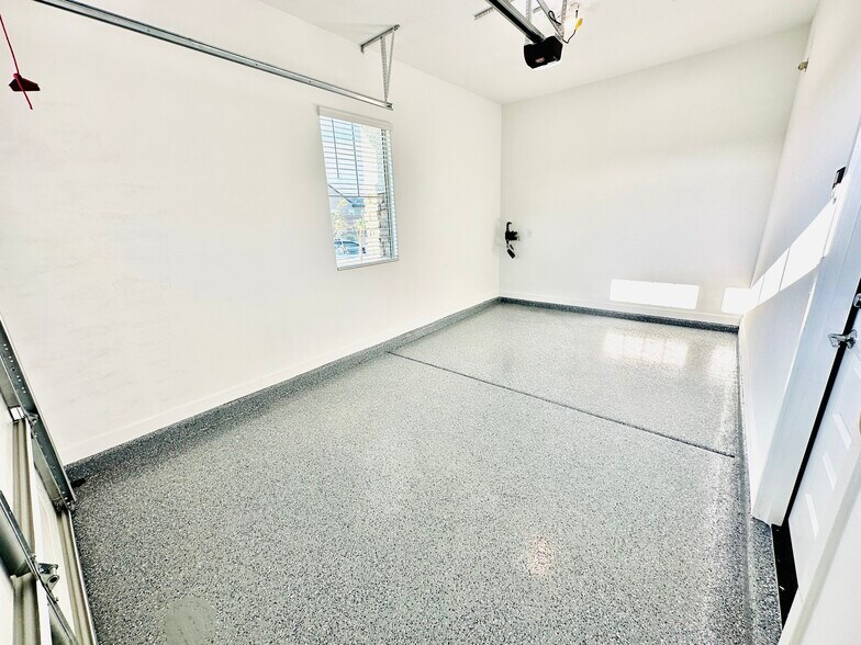Building Photo - 4013 W Buist Ave