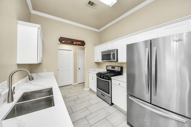 Building Photo - 130 Thunder Basin Dr
