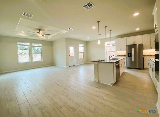 Building Photo - 512 Hoot Owl Ln S