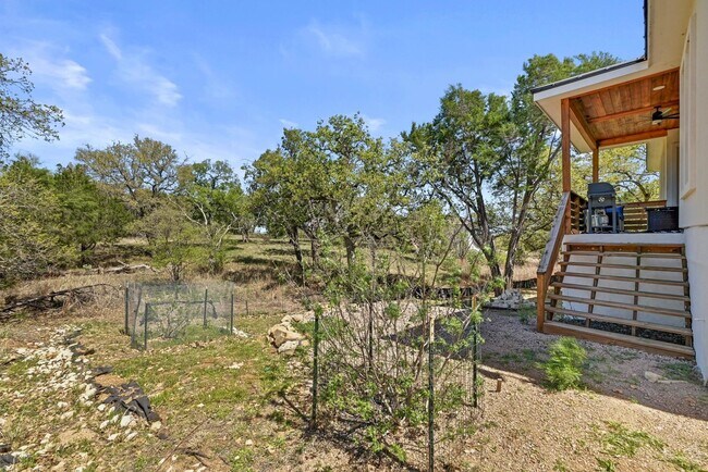 Building Photo - 104 Desert Rose S