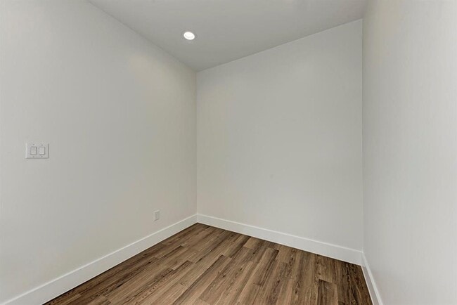 Building Photo - 401 Delmar Ave