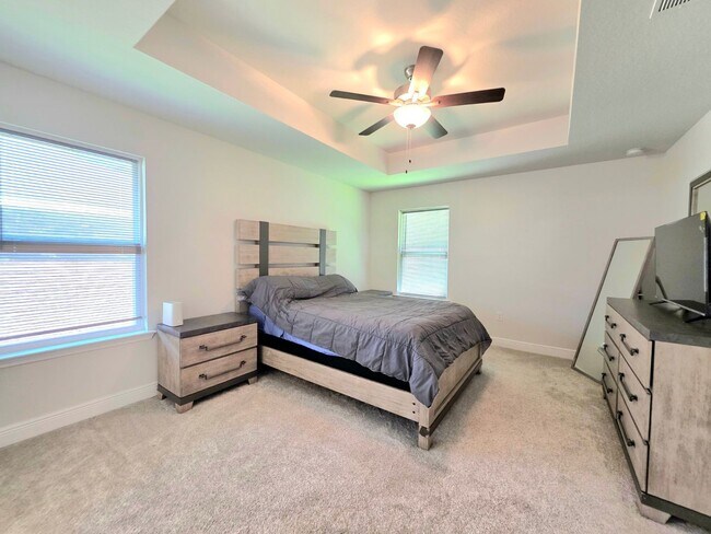 Building Photo - Spacious 4BR Home Near Navy Federal & UWF ...