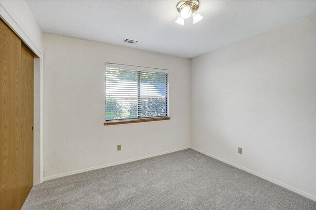 Building Photo - Spacious 4 Bedroom Home in Gated Somerset Hills – 3-Car Garage & Large Backyard