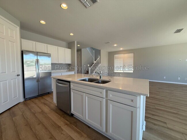 Building Photo - 5618 N 87th Dr