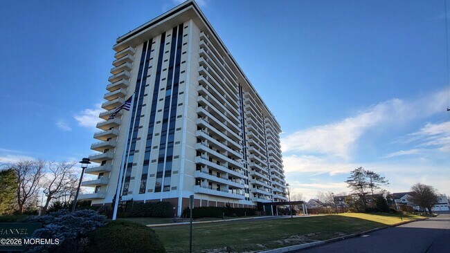 Building Photo - 1 Channel Dr