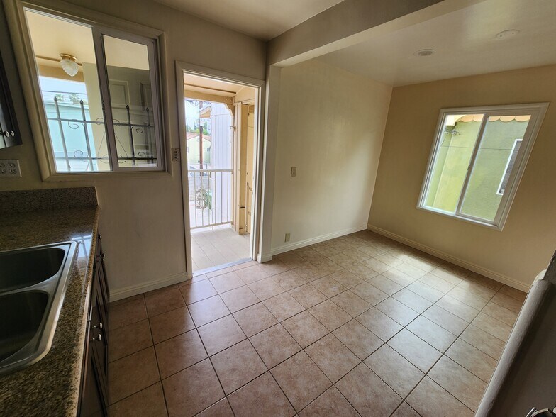 Building Photo - 5264 Cahuenga Blvd