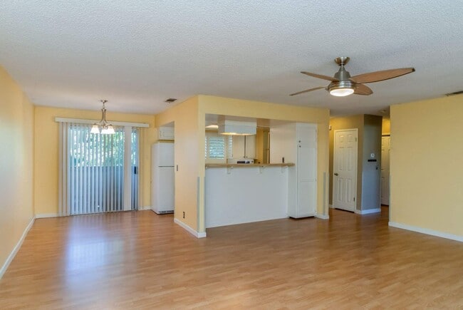 Primary Photo - 1250 E Shaw Ave
