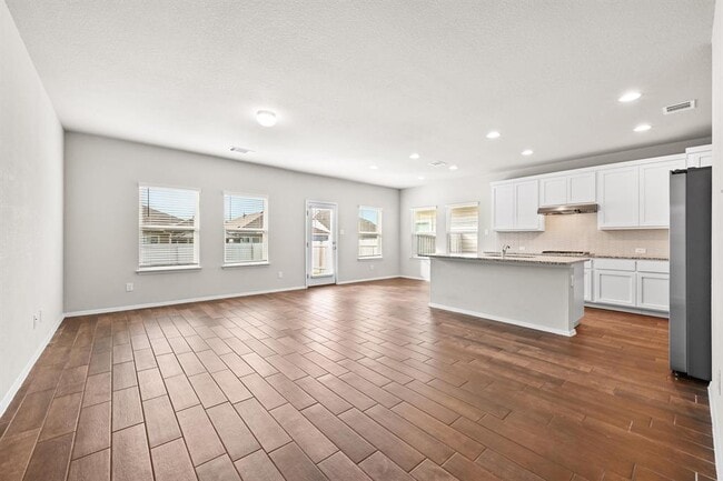 Building Photo - 215 Desperado Dr