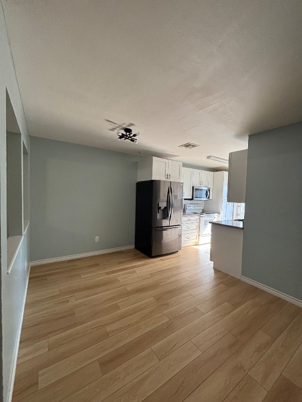 Building Photo - 22 S Commonsway Dr