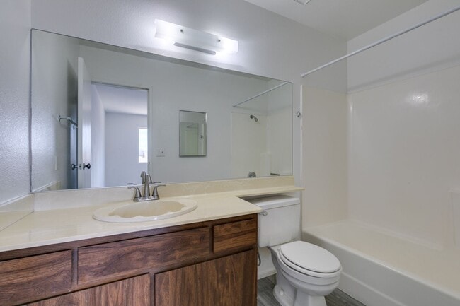 Building Photo - Double Primary Townhome with Spacious Backyard in 89115!