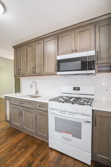 Building Photo - 2709 N Kilpatrick Ave