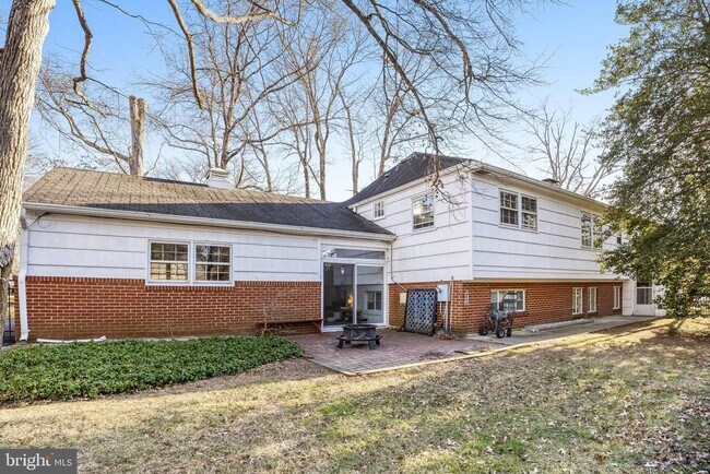 Building Photo - 9232 Forest Haven Dr