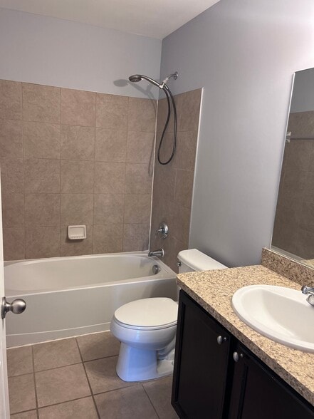 Building Photo - 2604 Riversedge Dr