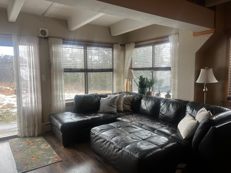 Building Photo - 303 Overlook Dr