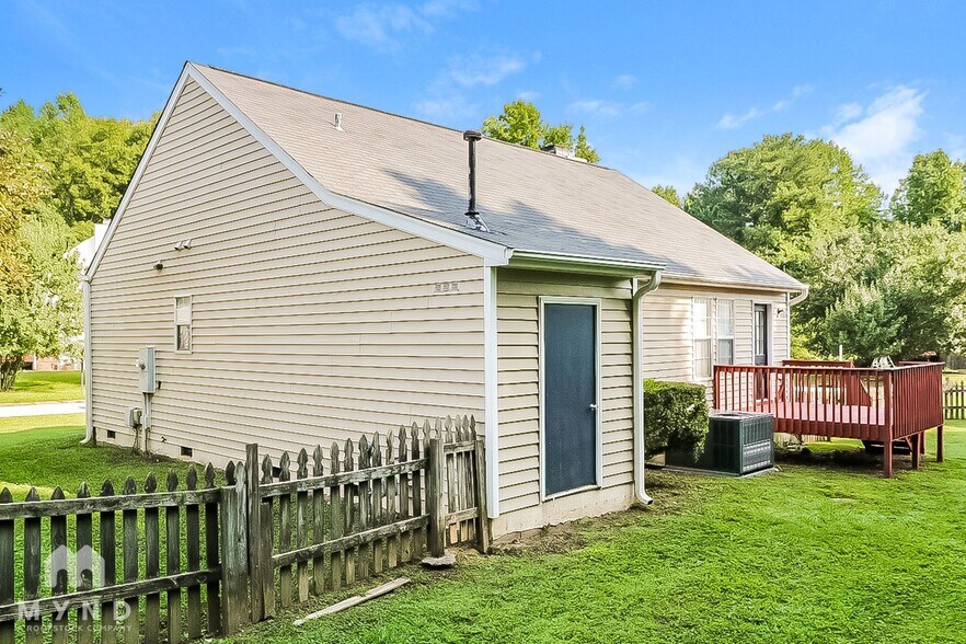 Building Photo - 501 Baygall Rd