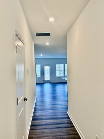 Building Photo - 463 Fran Dr