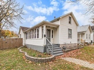 Building Photo - 701 W 6th St