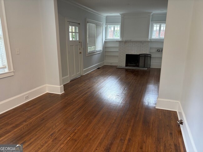 Building Photo - 886 Vedado Way NE