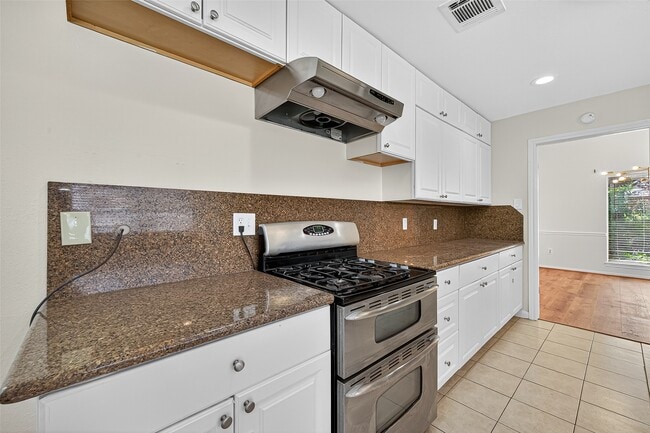 Building Photo - 10815 Shawnbrook Dr