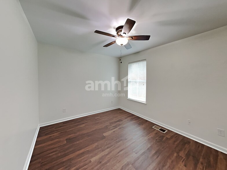 Building Photo - 7184 Kenyon Dr