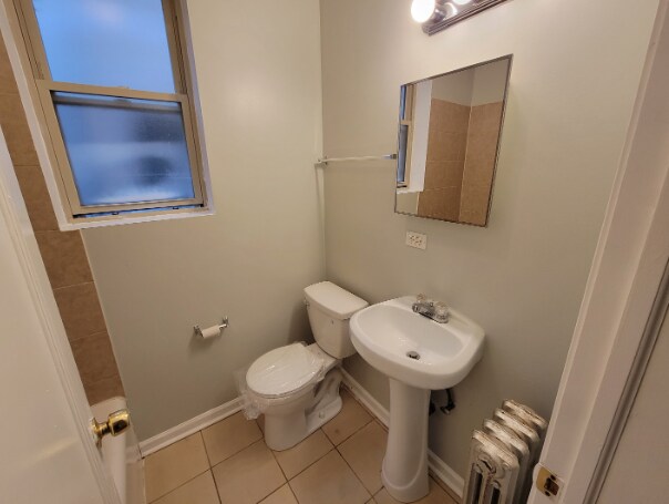 Building Photo - 1369 W Greenleaf Ave