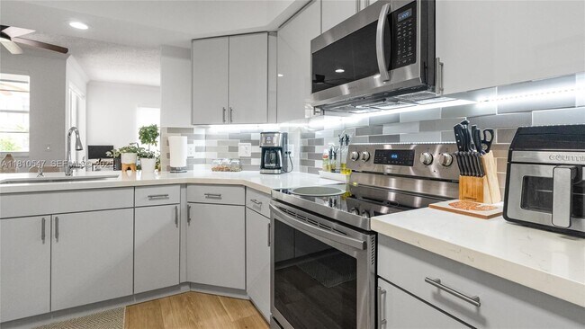 Building Photo - 3245 NE 184th St