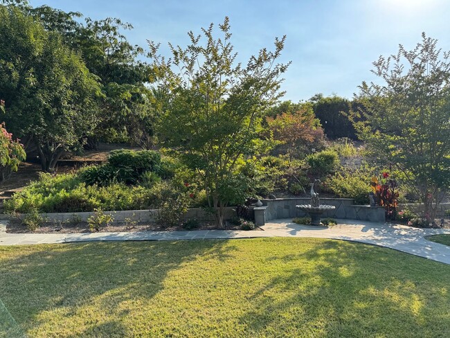 Building Photo - Exquisite Single-Story Retreat in Las Posa...