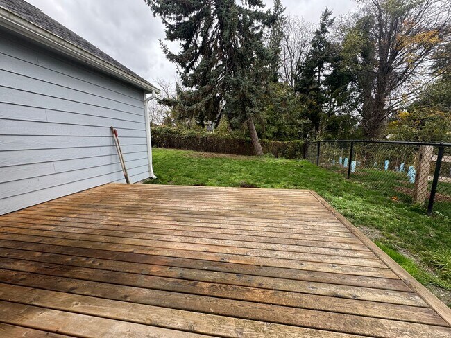 Building Photo - Jasmines Q