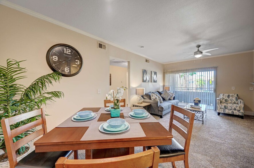 Building Photo - San Tropez