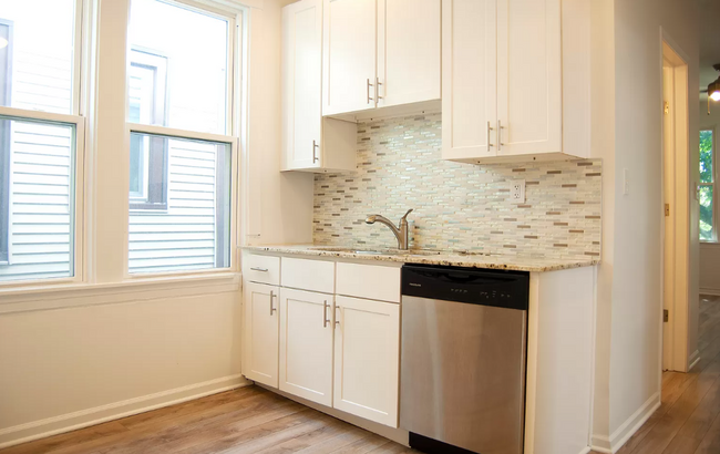 Building Photo - Lincoln Park Apartments!