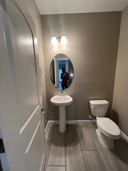 Building Photo - 1255 N Arizona Ave