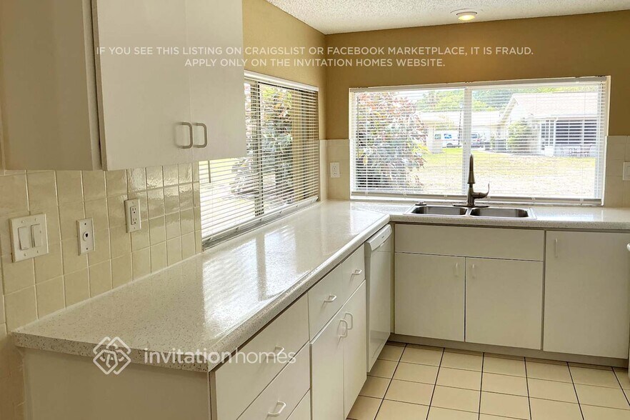 Building Photo - 12206 Meadowbrook Ln