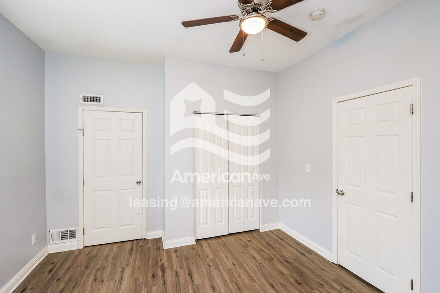 Building Photo - 2208 Lytle St