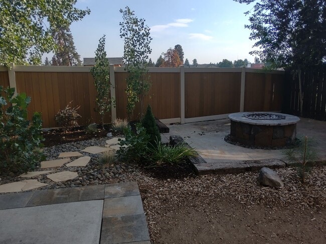 Building Photo - Freshly updated 4 bedroom 2.5 bath, two st...