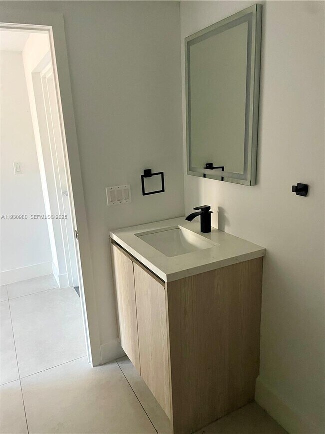 Building Photo - 1547 NW 2nd St