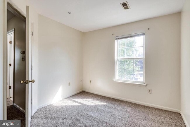Building Photo - 2018 Cooper Point Ct