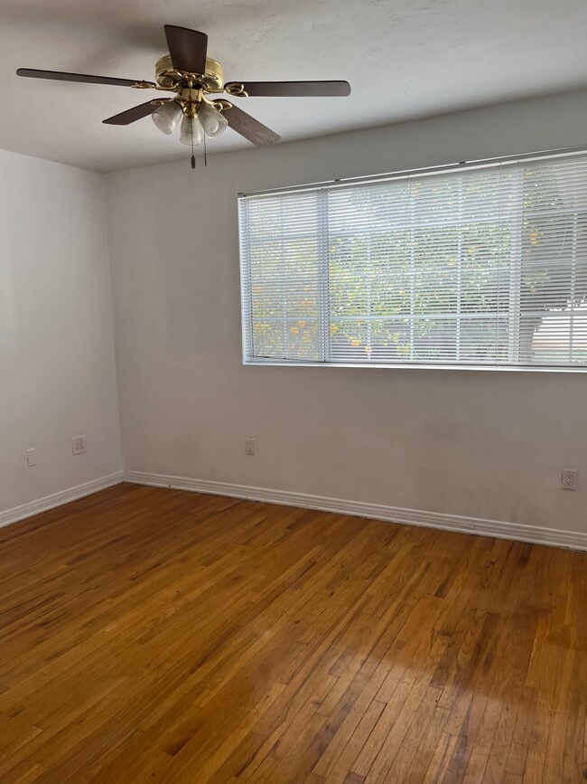 2nd bedroom - 4549 Vista del Monte Ave