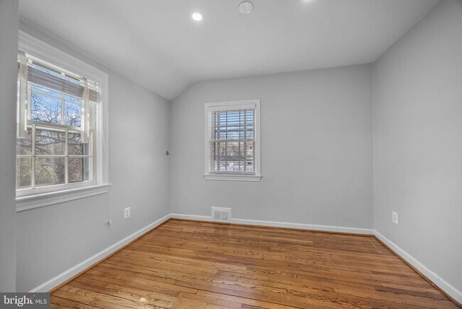 Building Photo - 2355 N Quincy St