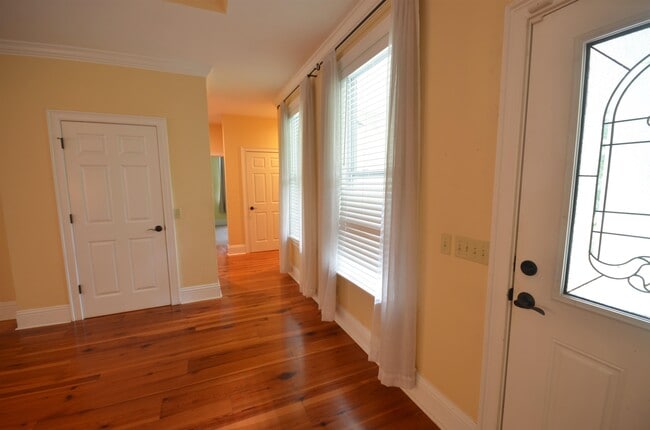 Building Photo - 2204 Altoona Dr