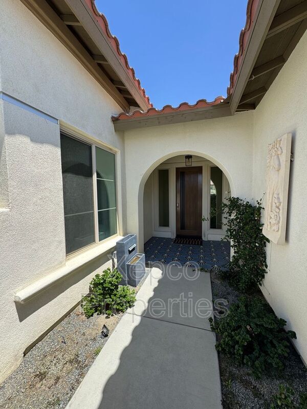 Building Photo - 74635 Tesla Dr
