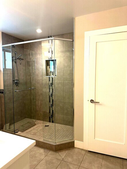 Building Photo - 3912 Utica St