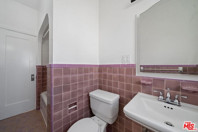 Building Photo - 339 S Detroit St