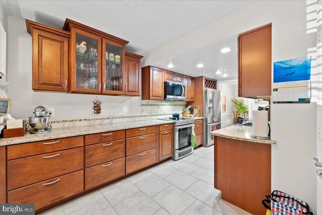 Building Photo - 7252 Greentree Rd