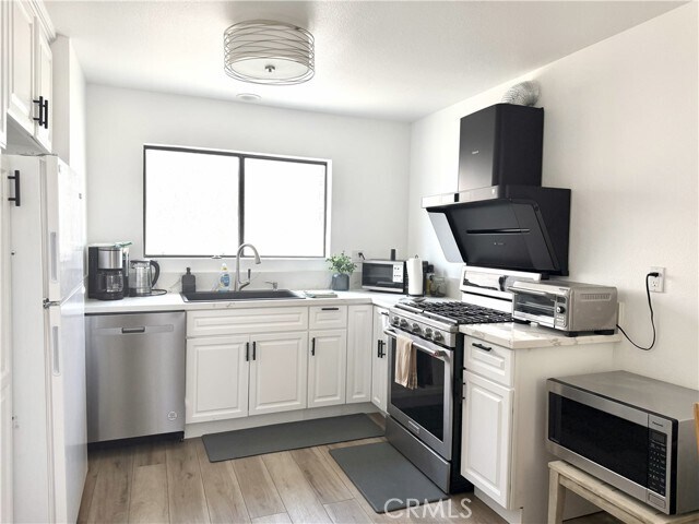 Building Photo - 10444 Canoga Ave