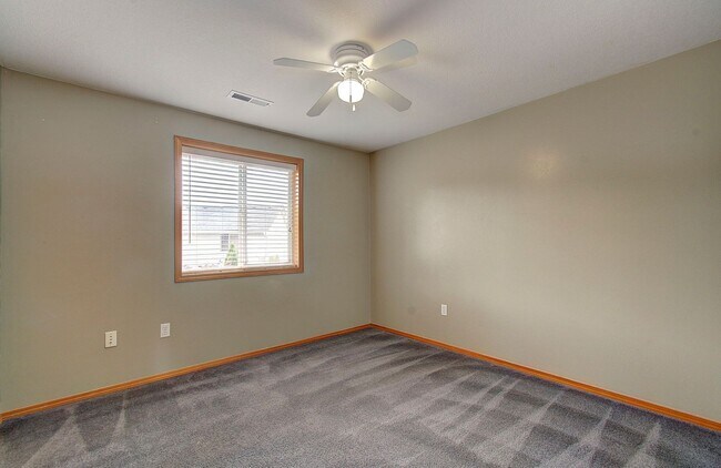Building Photo - Salmon Creek 3 Bedroom with Yard!